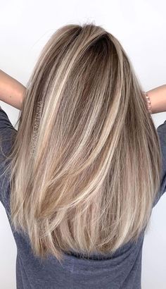 Hair Colour Lowlights, Ombre With Lowlights, Best Hair Color Over 40 Over 40, Chestnut Lowlights Blondes, Fall Hair Colours Blonde, Blonde And Beige Highlights, Low Maintenance Lowlights, Creamy Beige Blonde Balayage, Blonde Hair Over 40 Long Hairstyles