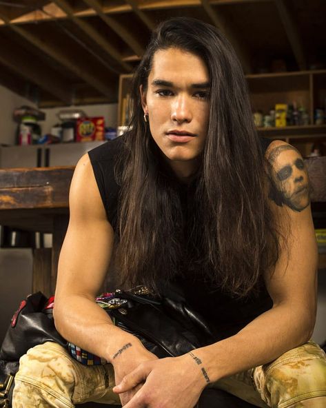 Booboo Stewart Man With Long Hair, Native American Actors, Booboo Stewart, Long Hair Models, Native American Men, Photographie Portrait Inspiration, American Beauty, Long Hair Styles Men, Model Hair