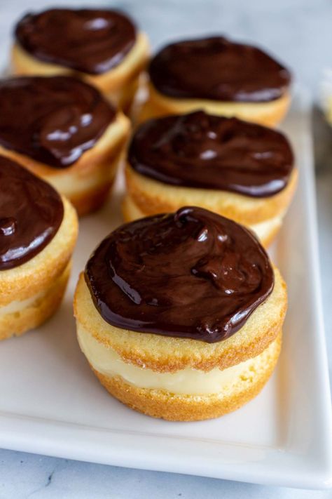 Boston Cream Pie Minis, Cream Pie Decorating Ideas, Boston Cream Pie Donut, Boston Cream Pie Dessert Cups, Healthy Boston Cream Pie, Easy Boston Cream Pie Cupcakes, Individual Boston Cream Pie, Mini Boston Creme Pies, Boston Cream Whoopie Pies