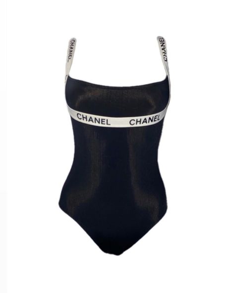 Chanel Bodysuit, Chanel Spring 1995, Summer Outfits For Teens, Super Model, Cute Lazy Outfits, Chanel Spring, Beachwear Fashion, Iconic Logo, Looks Chic