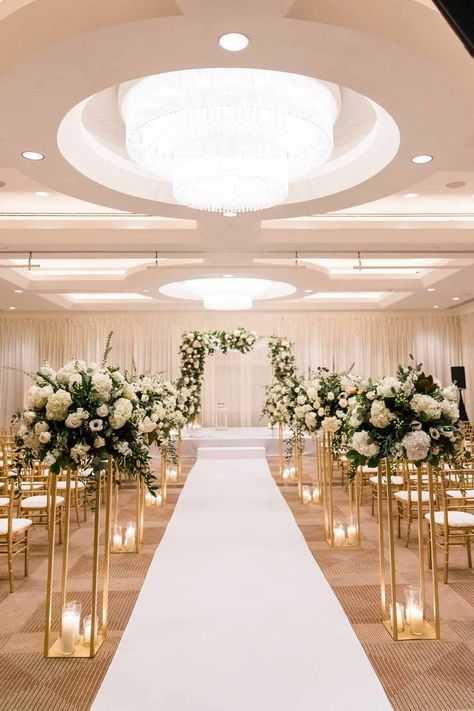 Hotel Ceremony Wedding, Black White And Gold Wedding Ceremony, White Gold Wedding Decoration, White And Gold Event Decor, White And Gold Wedding Ceremony, White And Silver Wedding Decorations, Gold And White Wedding Decorations, Hotel Wedding Ceremony Decorations, Wedding Gold And White