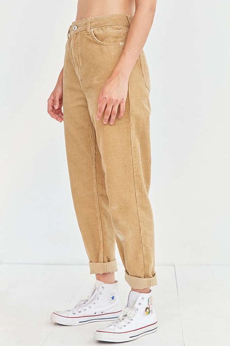 Flow Pants Outfit, Outfit Beige, Mom Pants, Khaki Colour, Mom Jeans Outfit, Mom Jean, Jeans Outfit, Outfits Casuales, Types Of Fashion Styles