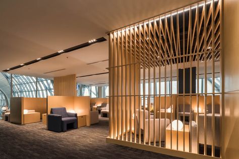 Airport Vip Lounge, Bangkok Airport, Lounge Aesthetic, Creative Wall Design, Salas Lounge, Lattice Wall, Corporate Interior Design, Lounge Interiors, Airport Design