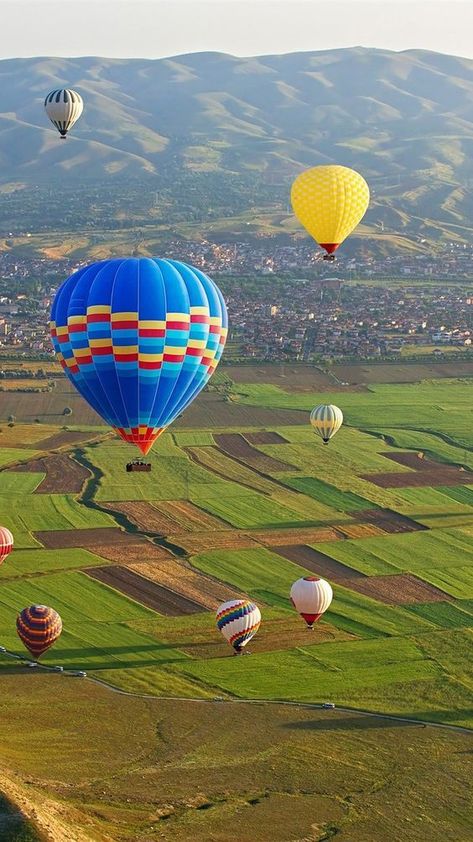 Plane Hacks, Hot Air Balloons Photography, Balloons Photography, Sakura School Simulator, Hot Air Balloon Festival, Amoled Wallpapers, Balloon Flights, Galaxy Wallpaper Iphone, Iphone Wallpaper Hd Nature