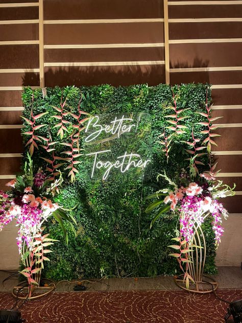 Green Selfie Wall, Selfi Point Decoration For Wedding, Sangeet Selfie Booth, Selfi Point For Wedding, Selfy Point Decoration, Haldi Selfie Booth, Mehndi Background Decoration, Selfie Stand Decoration, Selfie Point Decoration Wedding