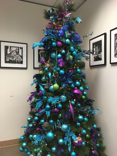 Turquoise, blue, green and purple Christmas tree. Christmas Tree Decorations Blue, Peacock Christmas Tree, Blue Christmas Tree Decorations, Purple Christmas Tree, Peacock Christmas, Turquoise Christmas, Christmas Tree Decorating Themes, Tree Themes, Blue Christmas Tree