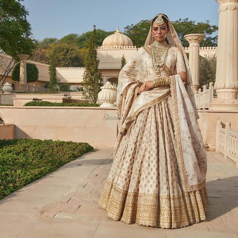 This Gorgeous light weight bridal lehenga by sabyasachi will definitely make you look studding on your wedding.  #sabyasachilehenga #sabyasachibride #indianwedding #whitelehenga #simplelehenga #offwhitelehenga #shaadisaga #royallehenga #bridallehenga भारतीय दुल्हन संबंधी, Flower Backdrops, Sabyasachi Bridal, Asian Dresses, Sabyasachi Lehenga, Indian Outfits Lehenga, Wedding Lehenga Designs, Bridal Lehenga Collection, Ritu Kumar