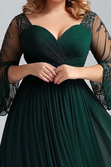 Flycurvy | Plus Size Dresses for Formal Occasions Brides Mother Dress, Plus Size Dresses For Party, Bridal Outfit Ideas, Dresses Semi Formal, Unusual Outfits, Dresses For Formal, Purple Homecoming, Purple Homecoming Dress, Dress Mother Of The Bride