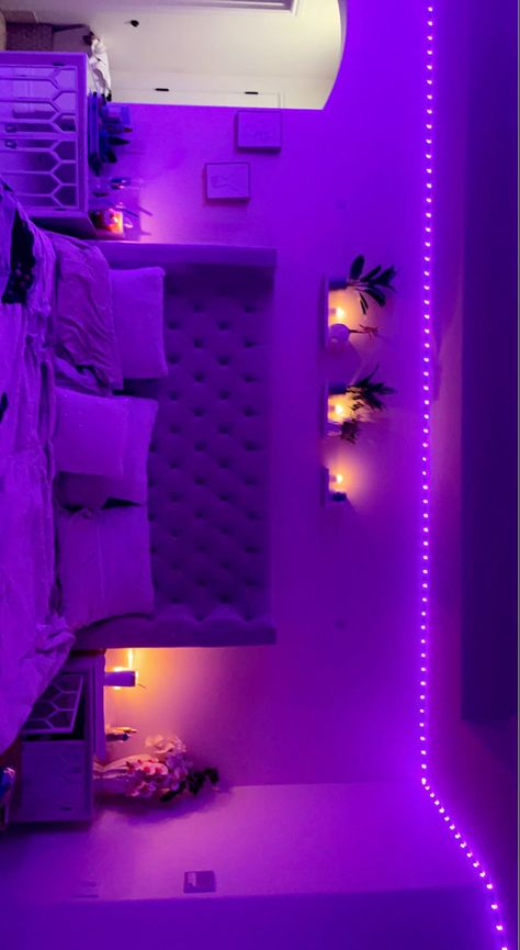 Student Dorm Room, Bedroom Wallpaper Ideas, Decorating Ideas Bedroom, Stick Light, Room Organization Bedroom, Neon Bedroom, Bedroom Aesthetics, Luxury Room Bedroom, Chill Room