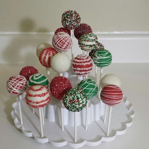 Red Christmas Theme, Pop Cakes, Cake Pop Decorating, Pop Ideas, Christmas Cake Pops, Balloon Columns, Pretty Christmas, Christmas 2022, Cake Pop