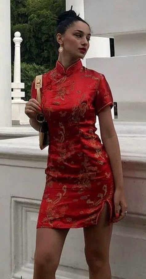 Chinese Costume Halloween, Chinese Costumes For Women, Mulan Costume Women, Chinese Halloween Costume, Mulan Outfit Ideas, Japanese Halloween Costume, Mulan Costume Diy, Qipao Aesthetic, Chinese Costume Women