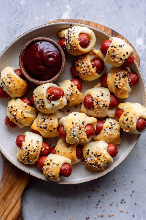 Everything Pigs In A Blanket - Dash of Mandi Winter Finger Foods, Bridgerton Brunch, Hot Dog Crescent Rolls, Baked Buffalo Wings, Winter Appetizers, Party Food Dessert, Pigs In A Blanket, Christmas Lovers, Trader Joe