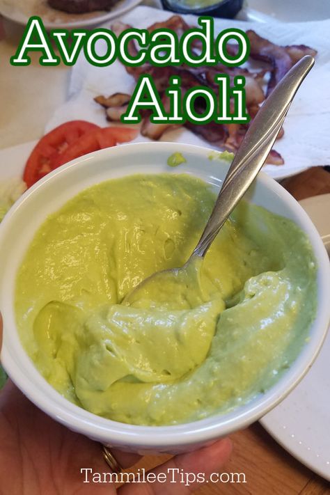 Avocado Aoli, Aioli Recipe Easy, Avocado Aioli Recipe, Aioli Recipes, Aoili Recipe, Aioli Sauce Recipe, Blt Burger, Burger With Avocado, Avocado Aioli