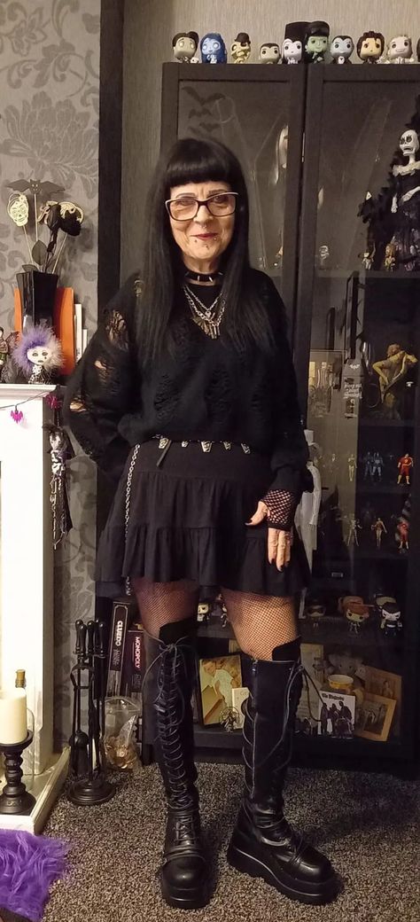 Lazy Goth Outfits, Elder Goth, Punk Witch, Goth Outfit Inspo, Goth Outfit Ideas, Dark Beauty Photography, Goth Outfit, Arte Punk, Goblin Core