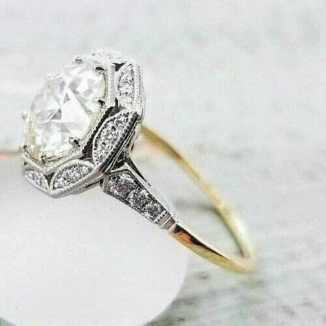 Vintage Jewellery Rings, Art Deco Engagement, Round Diamond Engagement Rings, Antique Engagement, Art Deco Ring, Gold Engagement, Ring Vintage, Vintage Diamond, Wedding Rings For Women