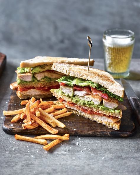 Triples Sandwich, Club Sandwich Recipe, Fancy Lunch, Open Sandwiches, Club Sandwich Recipes, Picnic Inspo, Chicken Club, Packed Lunch, Brunch Buffet