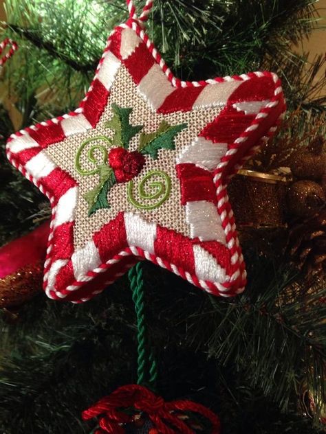 Cross Stitch Ornaments Patterns, Needlepoint Inspiration, Needlework Christmas, Christmas Needlepoint, Needlepoint Christmas Ornaments, Needlepoint Ornaments, Embroidered Christmas, Needlepoint Christmas, Cross Stitch Finishing