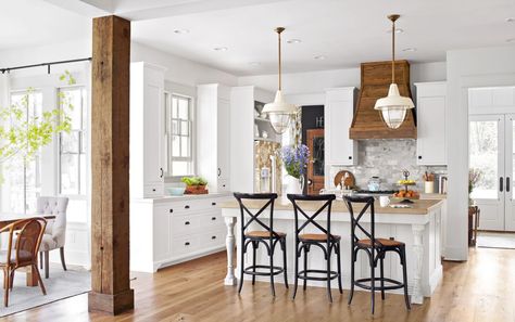 Range Hood Idea - small under cabinet mounted with stained wood framing it in (match countertop color) Southern Farmhouse, Southern Decor, Casa Country, Farmhouse Kitchen Cabinets, Farmhouse Kitchen Design, Rustic Farmhouse Kitchen, Kitchen And Dining Room, Open Concept Kitchen, Farmhouse Style Kitchen