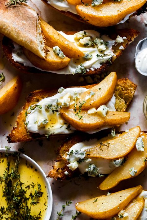 Whipped Ricotta Crostini Appetizers, Pear Bruschetta Appetizers, Whipped Ricotta Bruschetta, Hot Honey Crostini, Apple Canapes, Whipped Ricotta Crostini, Apple Bruschetta Recipe, Fall Crostini, Whipped Feta Crostini