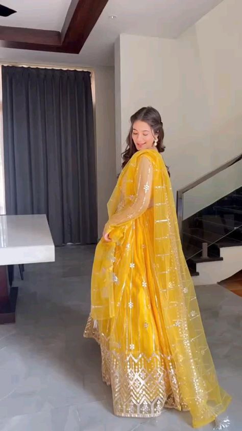 Haldi Gown, Haldi Outfits For Sister, Haldi Dress Ideas For Sisters, Haldi Dress Ideas, Haldi Dress, Haldi Outfits, Lehenga Designs Simple, Anarkali Dress Pattern, Work Lehenga