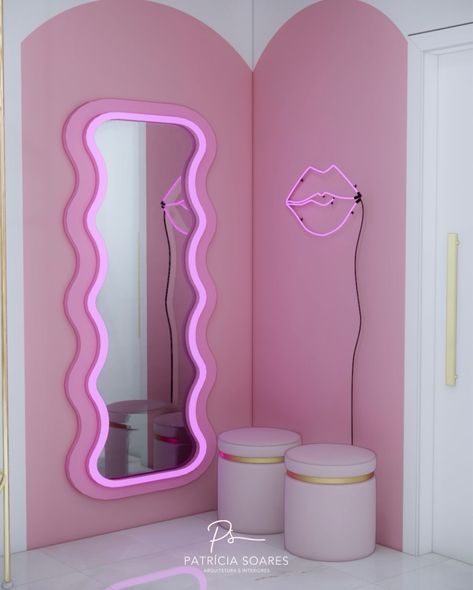 Um tbt de uma das proposta para um cantinho cheio de charme que desenvolvi para a loja Espaço Menina! 🌸 Cada detalhe foi pensado para refletir delicadeza e sofisticação, trazendo um ar moderno com toques femininos. O neon e o rosa predominante criam um ambiente jovem e contemporâneo, ideal para as clientes se sentirem especiais. 💖 #arquiteturacomamor #interiordesign #espacomenina #detalhesqueimportam #arquiteturafeminina” Studio Rosa, Boutique Interior, Store Interior, Shop Decoration, New Shop, Interior Design, Boutique, Design