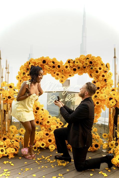 Wedding Proposal Ideas Engagement, Interracial Wedding Photos, Kate Moss Wedding, Cute Proposal Ideas, Barnyard Wedding, Interracial Couple Photography, Dream Marriage, Proposal Pictures, Swirl Couples