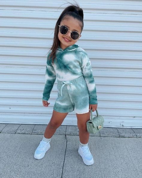 Kids Outfit Idea 86 . Kids Outfit Idea #kidsfashion #kidsootd #backtoschooloutfit #holidayoutfit #birthdayoutfit #partyoutfit #minifashionista #stylemini #instakids #fashionkids. https://whispers-in-the-wind.com/fashion-hacks-for-busy-parents-quick-and-stylish-outfit-ideas-for-kids/?87 Kids Outfits Daughters, Mom Daughter Outfits, Stylish Kids Outfits, Fashion Baby Girl Outfits, Toddler Girl Style, Ideas Outfit