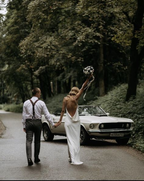 Wedding Couple Poses With Car, Wedding Photo Ideas Car, Wedding Classic Car Photo Ideas, Wedding Pictures With Old Cars, Corvette Wedding Pictures, Old Money Aesthetic Wedding Photography, Wedding Photos Old Car, Convertible Car Wedding Photo, Wedding Photos With Old Car