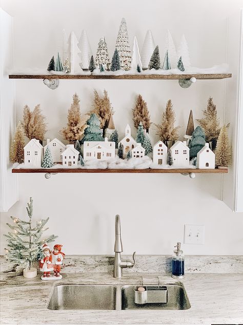 Kaktus Dan Sukulen, Diy Natal, Christmas Village Display, Christmas Decor Inspiration, Christmas Inspo, Boho Christmas, Christmas Villages, Merry Little Christmas, White Houses