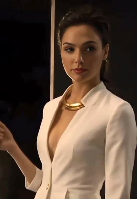 [LMH] Gal Gadot Gal Gadot Outfits, Wonder Woman Artwork, Gal Gabot, Gal Gardot, Long Summer Dresses Maxi, Gal Gadot Wonder Woman, Dc Movies, Flawless Beauty, Wonder Women