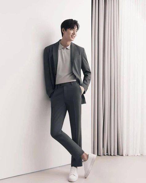 Office Outfit Men, Korean Fashion Kpop Bts, Men Formal Outfit, Korean Suit, Outfit Wishlist, Formal Attire For Men, Eksterior Modern, Mens Business Casual Outfits, Lee Min Ho Photos