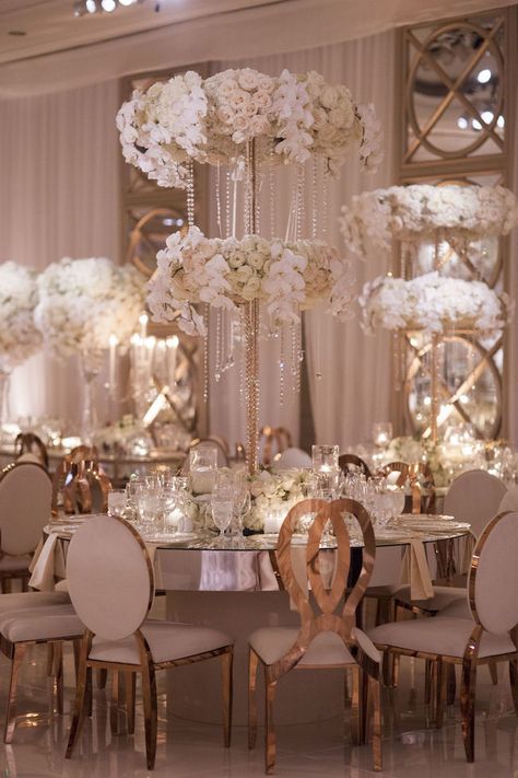 Cheap Wedding Table Centerpieces, Gold Chairs, White Wedding Decorations, Majlis Perkahwinan, Wedding Table Designs, Elegant Wedding Reception, Wedding Hall, Wedding Decor Elegant, The Four Seasons