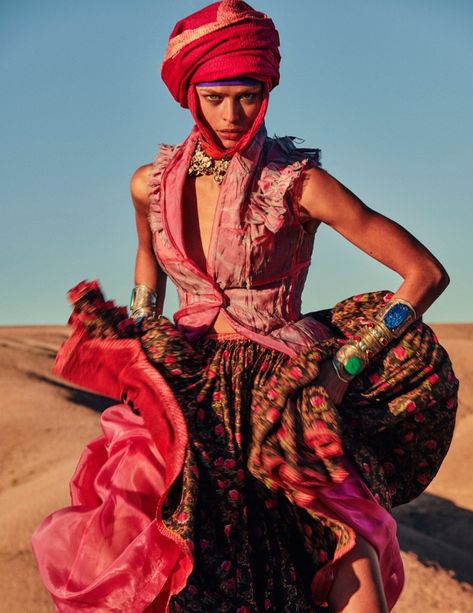 Birgit Kos Vogue Germany Nomadic Fashion Editorial Birgit Kos, Chris Colls, Nomad Fashion, Mode Editorials, Elle Us, Desert Fashion, Vogue Germany, Vogue Australia, Down To Earth