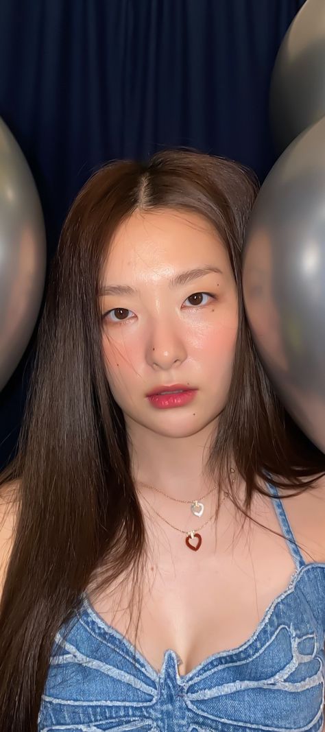 Seulgi No Makeup, Kang Seulgi Wallpaper, Seulgi Wallpaper, Celebrity Twins, Velvet Aesthetic, Rv Seulgi, Seulgi Red Velvet, Red Velvet Seulgi, Red Velvet Irene