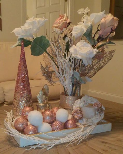 Christmas Gold Rose Decorations, Gold Centerpieces Christmas, Rose Gold And Silver Christmas Decor, Rose Gold Christmas Centerpieces, Pink And Rose Gold Christmas Decor, Pink And Gold Christmas Decorations, Gold Christmas Table Centerpieces, Pink Gold Christmas Decor, Rose Gold Christmas Decorations Diy