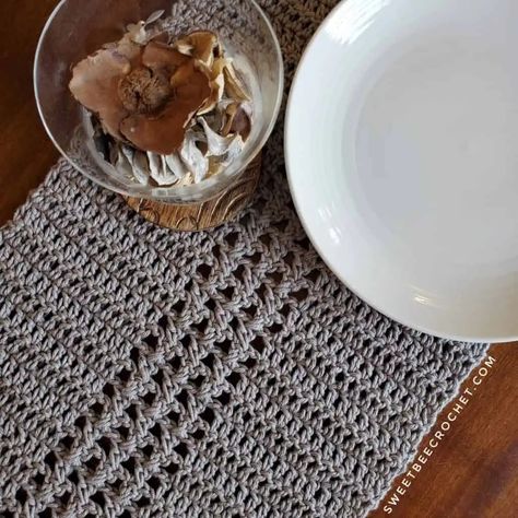 25+ Free Crochet Table Runner Patterns - Best Ideas Crochet Table Runner Free Pattern, Table Runner Free Pattern, Bee Crochet, Boho Table Runner, Gathering Table, Boho Table, Popular Crochet, Crochet Table Runner Pattern, 4mm Crochet Hook