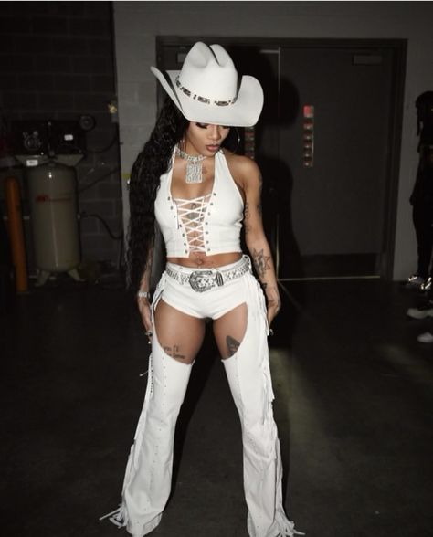 Female Pimp Outfit, Cowgirl Costume Women, Mexican Cowgirl Outfits, Black Cowgirl Outfit, Cowgirl Costume For Women, Pimp Outfits, Cowgirl Costume Diy, Cowgirl Costume Halloween, Cowgirl Birthday Outfit