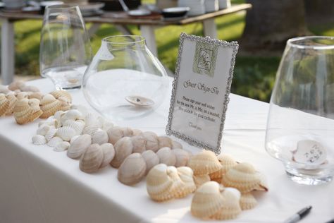 Unique guest book idea for beach wedding.  Have guest sign seashells with a sweet message for the bride and groom. Wedding Guest Book Ideas Beach, Beach Wedding Signs Cute Ideas, Creative Guest Book Ideas, Beach Groom, Beach Wedding Guest Book, Creative Guest Book, Mexican Bridal Showers, Book Shower, Bridal Shower Guest Book