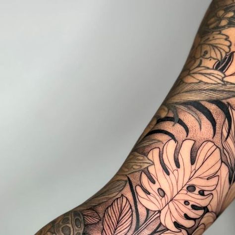 🥀MICHAEL TA 🥀 on Instagram: "We started this sleeve a few years back and we just finished the inside last week. A very bittersweet ending 🥲 this was actually one of the first few tropical themed sleeves I started doing and it got pretty popular with my clients! Thanks Julia, youre a beast 💪  @artisticgrindtattoo @18btattoo   #monsteratattoos#fullsleevetattoos#tropicaltattoos #hibiscustattoo #lasvegastattooartist#miketa_tattoo#finelinetattoos" Tropical Foliage Tattoo, Foliage Tattoo Sleeve, Tropical Floral Tattoo, Tropical Leaf Tattoo, Tropical Leaves Tattoo, Tropical Tattoos, Nice Tattoos, Hibiscus Tattoo, Elbow Tattoos