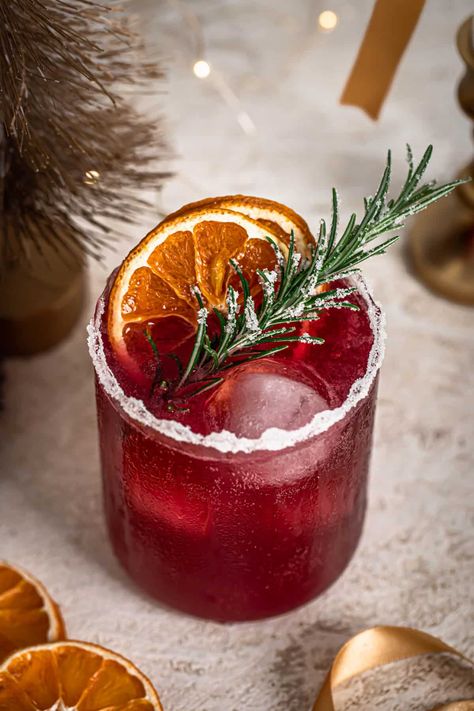 Festive Cranberry Rosemary Cocktail Rosemary Holiday Cocktail, Cranberry Wine Cocktail, Thanksgiving Cocktails Cranberry, Cranberry Cocktail Recipe Holiday Drinks, Christmas Cocktails With Tequila, Christmas Sparkling Cocktails, Thanksgiving Festive Drinks, Cranberry Syrup Cocktail, Thanksgiving Cranberry Cocktail