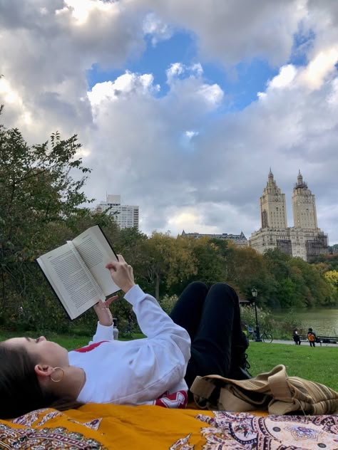 Central park photoshoot, nyc, reading vibes, bow bridge Central Park Aesthetic, Nyc Life Aesthetic, Friends Nyc, Nyc Vibes, Nyc Summer, Aesthetic Friends, Life Vision Board, Park Pictures, Nyc Life