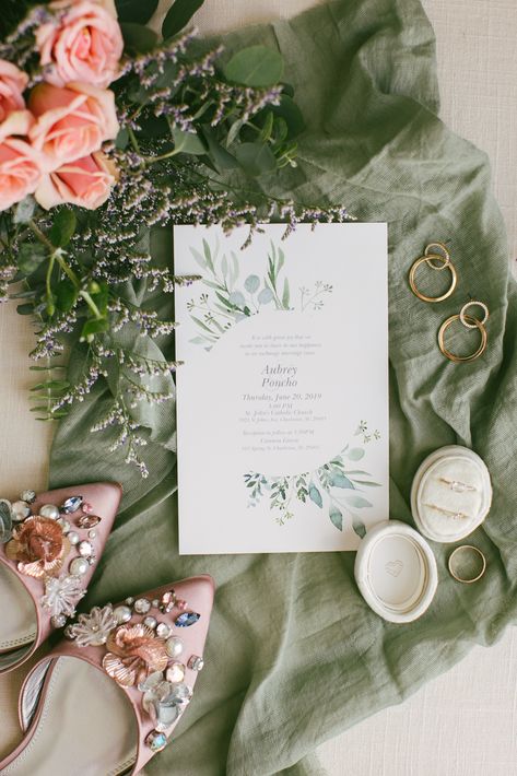 Green Wedding Photos, Wedding Accessories Photography, Wedding Day Accessories, Wedding Shoes Photography, Wedding Day Tips, Getting Ready Photos, Wedding Rings Photos, Bride Guide, Engagement Session Outfits