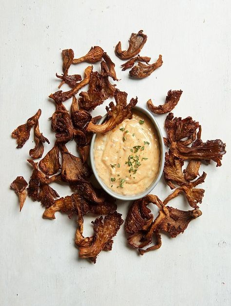 Mushroom Chips with Smoky Shallot Dip Shallot Dip, Paleo Snack Ideas, Paleo Mayonnaise Recipe, Paleo Snack Recipes, Paleo Diet Snacks, Mushroom Chips, Primal Eating, Mushrooms Recipes, Paleo Recipes Snacks