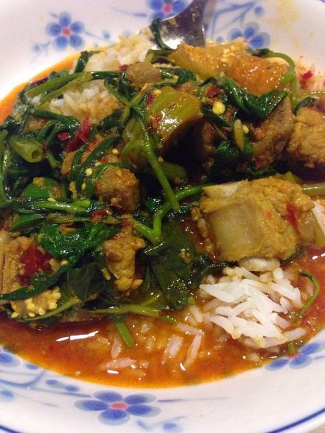 Scrumptious Easy Recipes: Cambodian Authentic Hot & Sour Stew (Somlor Maju Krueng) Hmong Food, Cambodian Food, Khmer Food, Laos Food, Asian Pork, Asian Soup, Asian Inspired Recipes, Pork Dishes, Asian Cooking