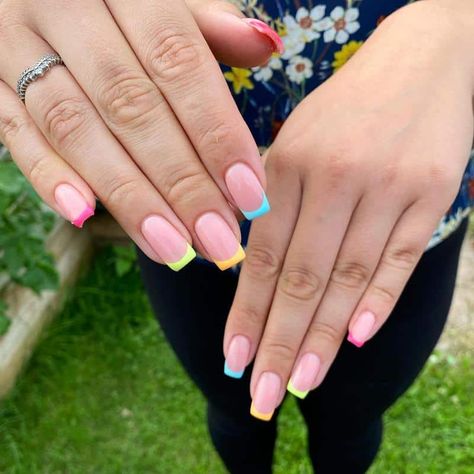 Nail Colors For 2023, Colored French Nails, Manicure 2023, Long French Nails, Ombre French Nails, Short French Nails, Glitter French Nails, Trendy Manicure, Colored Nail Tips