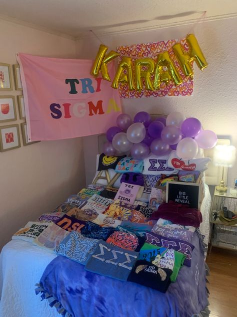 Sorority Bed Decoration, Sorority Bed Decoration Big Little, Big Little Bed Decorating, Big Little Reveal Basket, Big Little Room Decorations, Big Little Bed Decorating Sorority, Sorority Diy, Big/little Baskets, Little Bed