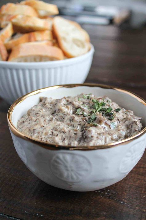 Cheesy Mushroom Dip - A recipe for an incredible delicious Cheesy Mushroom Spread made with shallots, cream cheese, parmesan and lemon time. It's perfect to serve at parties! Saucy Meals, Mushroom Dip, Dip Dip, Delicious Dips Recipes, Thanksgiving Appetizer Recipes, Rustic Recipes, Best Thanksgiving Recipes, App Ideas, Cream Cheese Dips