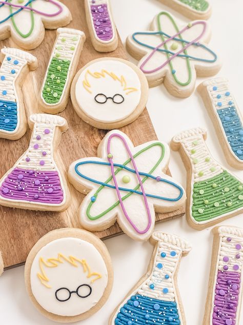 Biology Cookies, Science Themed Party, Science Birthday Party Ideas, Scientist Birthday Party, Scientist Birthday, Science Gallery, Food Chemistry, Science Birthday, Happy Birthday Cupcakes