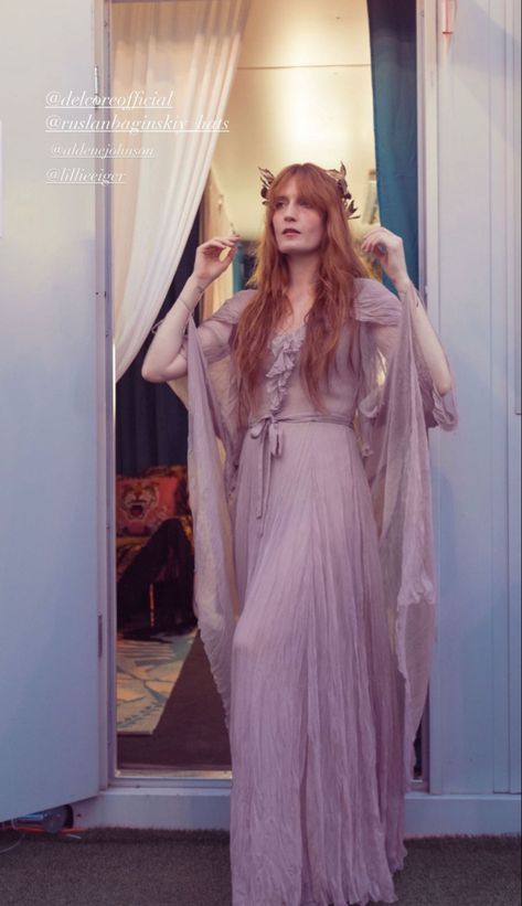 Florence Welsh, Florence Welch Style, Festival Outfits Rave, Florence Welch, Florence The Machines, Rainbow Dress, Looks Vintage, Aesthetic Outfits, Festival Outfits