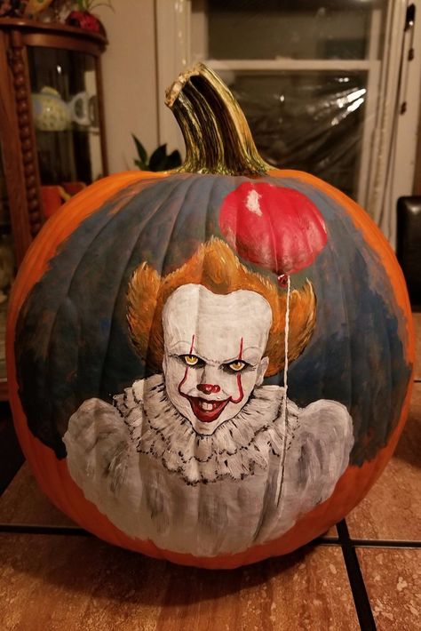 Pennywise Pumpkin, Easy Halloween Diy Crafts, Halloween Pumpkin Diy, Creative Pumpkin Painting, Creative Pumpkin Decorating, Dekorasi Halloween, Pumpkin Decorating Contest, Pumpkin Drawing, Labu Halloween